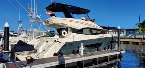 52 Carver C52 Command Bridge 2019 | HMY Yachts