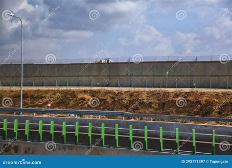 West Bank Barrier Concrete Wall Stock Image - Image of wire, israeli ...