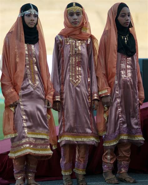 Omani Fashion | National clothes, Omani, Traditional outfits