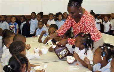 All Detroit Public Schools students will get free meals under federal pilot program | MLive.com