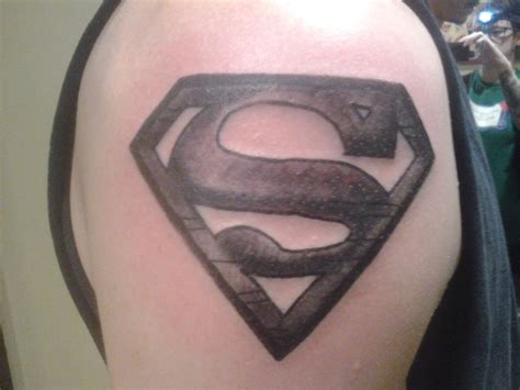 Superman logo tattoo | Rayos