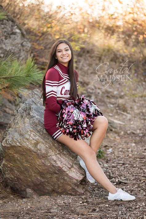 What To Wear To Your Senior Portrait Session - Crystal Madsen Photography