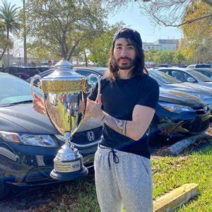 Penguinz0 (Youtuber) Bio, Wiki, Height, Weight, Age, Net Worth, Girlfriend, Career, Facts - Starsgab