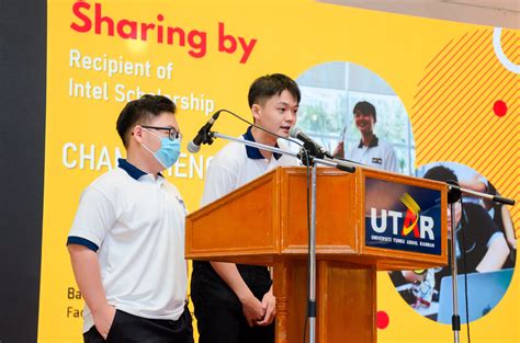 From left: Lee and Cham thanking UTAR and Intel for the scholarships