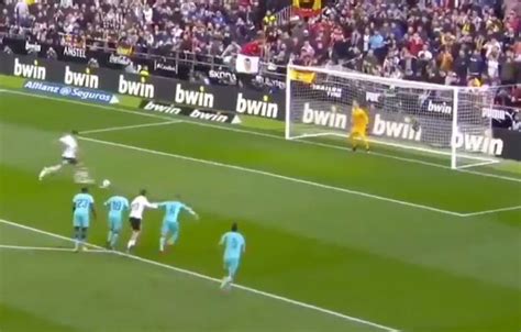 Video: Barcelona's Ter Stegen penalty save on Maxi Lopez