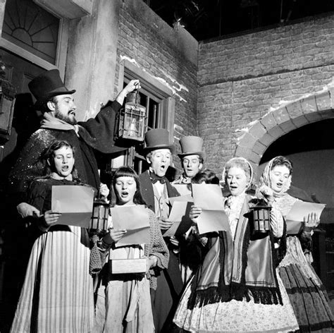 Christmas Carols – History – Fun and Games .org