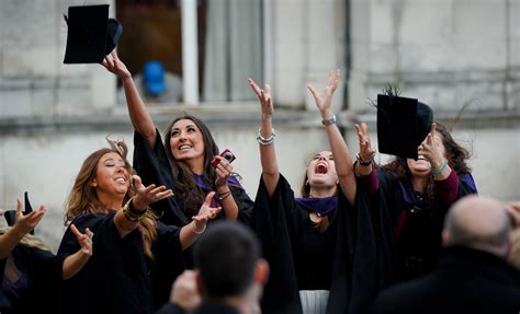 Graduation girls - Southampton Solent University