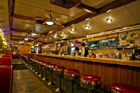 Enter the nostalgia of the 5 best old-school diners in Queens - QNS.com