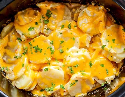 Crock Pot Scalloped Potatoes {Easy & Cheesy} | Lil' Luna