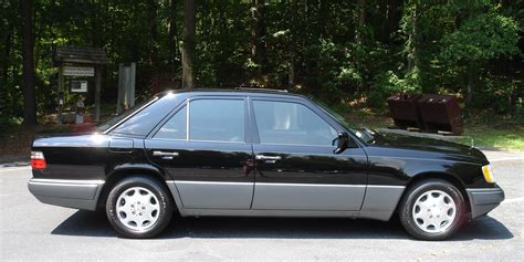 File:1995 Mercedes Benz W-124, E320 Sedan.JPG - Wikimedia Commons