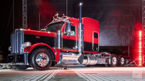 Peterbilt Model 589: A Closer Look