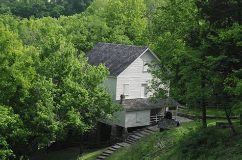 10 MUST-SEE Historic Sites In Kentucky (Expert Guide + Photos)