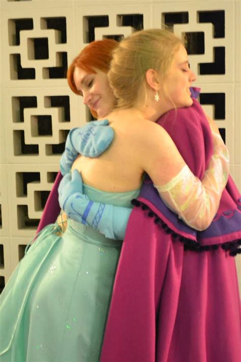 Anna and Elsa hugging by mboes on DeviantArt