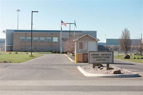 COVID-19 sweeps through incarcerated populations in Spokane and Airway ...