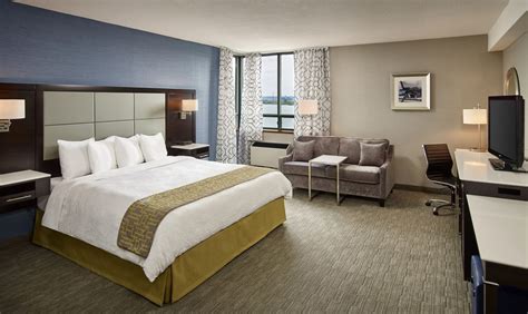 Waterfront Accommodations in Ontario - Waterfront Hotel Downtown Burlington