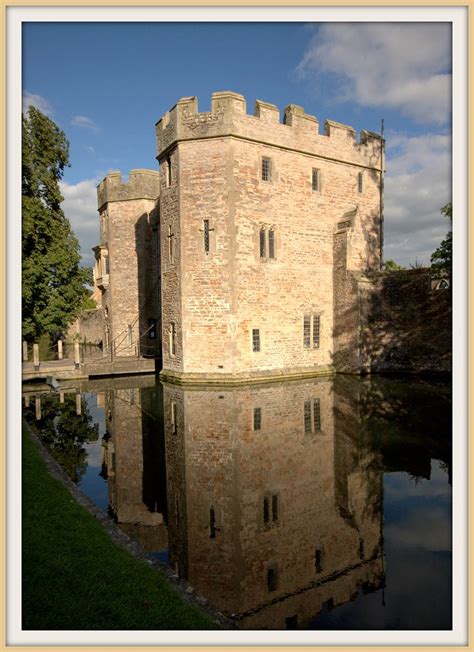 Gatehouse, Moat and Drawbridge | The Bishop's Palace Wells S… | Flickr