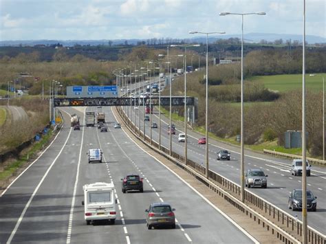 The M5 motorway at Strensham © Philip Halling cc-by-sa/2.0 :: Geograph Britain and Ireland