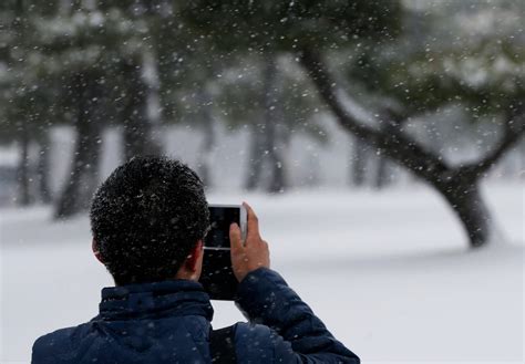 Pictures: Rare Heavy Snowfall Hits Tokyo - Business Insider