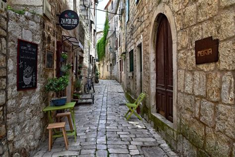 Hvar Nightlife: A Guide to FUN Bars + Clubs in Hvar Town