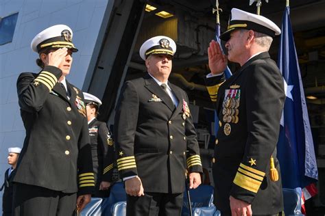 DVIDS - Images - USS ZUMWALT Holds Change of Command [Image 4 of 4]