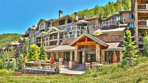 Lisa Kudrow Just Sold Her $3.6 Million Park City, Utah, Chalet | Architectural Digest