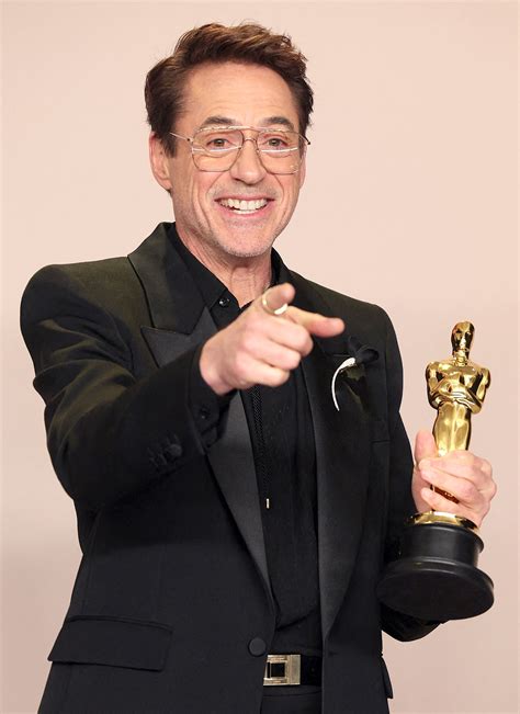 Oscars: Robert Downey Jr Thanks 'Terrible Childhood' - Rediff.com movies