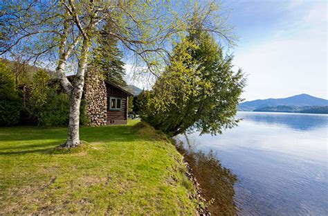 10 Charming Lakeside Cottages for Summer