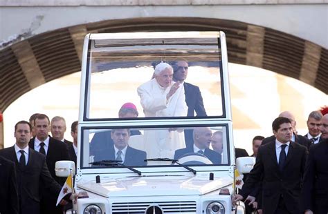 How the Popemobile Works | HowStuffWorks