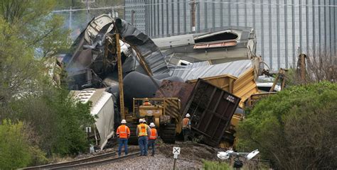 WATCH NOW: Union Pacific crews have finished clearing train cars in ...