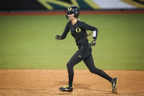 In returning to Oregon softball Haley Cruse, Samaria Diaz want to go out on their own terms ...