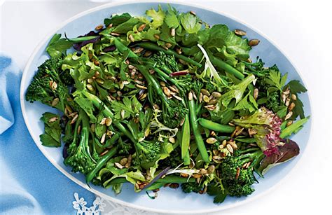 Green vege salad with crunchy seeds - Healthy Food Guide