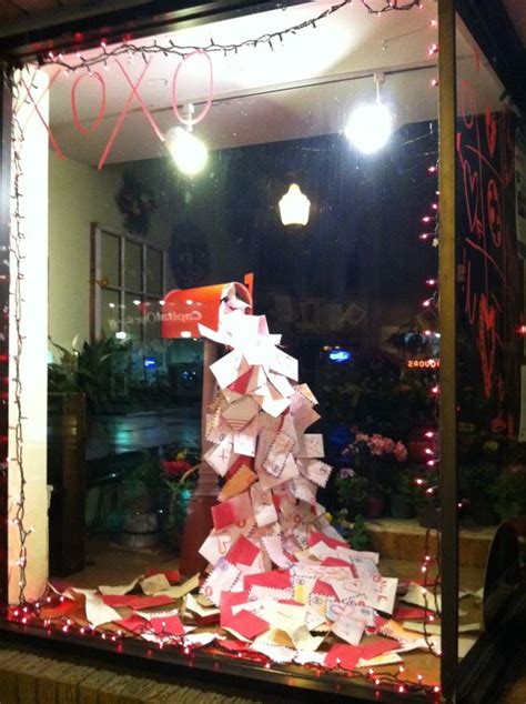 21 Creative Christmas Displays Ideas (and how you can make them, too!)