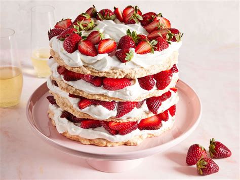 Fresh Strawberry Meringue Cake Recipe