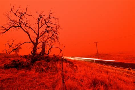 Australian wildfires turned the sky deep red - The Boston Globe