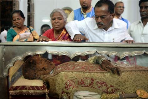 St. Francis Xavier’s relics draw 12,000 in Goa, India, for decennial exposition | Catholic News ...