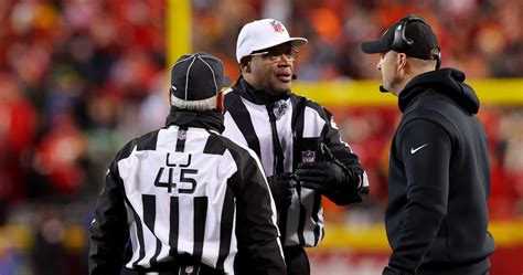 'Embarrassing' Refs Blasted by NFL Twitter During Bengals vs. Chiefs ...