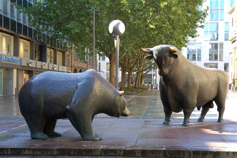 Famous Large Life-Size Bronze Bull and Bear Sculpture | Animal Sculpture