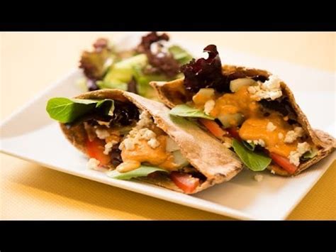 Pita Pocket with White Bean and Roasted Red Pepper Hummus - YouTube