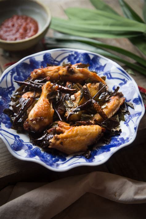 Ayam Tangkap Aceh (Indonesian Fried Chicken with Spices and Herbs) - What To Cook Today