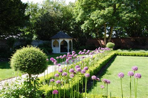 Georgian Garden, Sussex - Traditional - Landscape - Other - by Lizzie Tulip Garden Design | Houzz