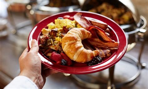 The 5 Best Free Hotel Breakfasts, Ranked