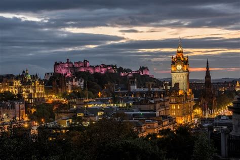 Premium Photo | Edinburgh city skyline at night, scotland