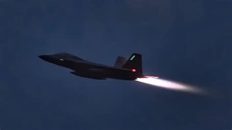 F-22 Raptors Takeoff At Night With Afterburners Glowing - YouTube