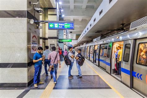 DELHI, INDIA - OCTOBER 22, 2016: Barakhamba Road Metro Station Editorial Stock Image - Image of ...