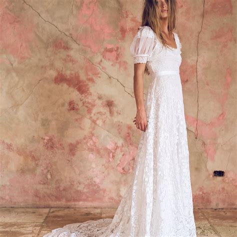 13 Best Wedding Dresses of 2021 Inspired by Princess Beatrice's Vintage ...