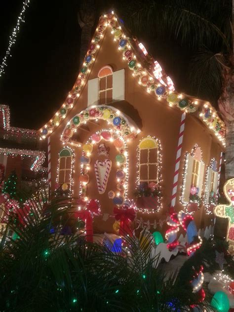 life size gingerbread house - Google Search | Christmas decorations diy ...