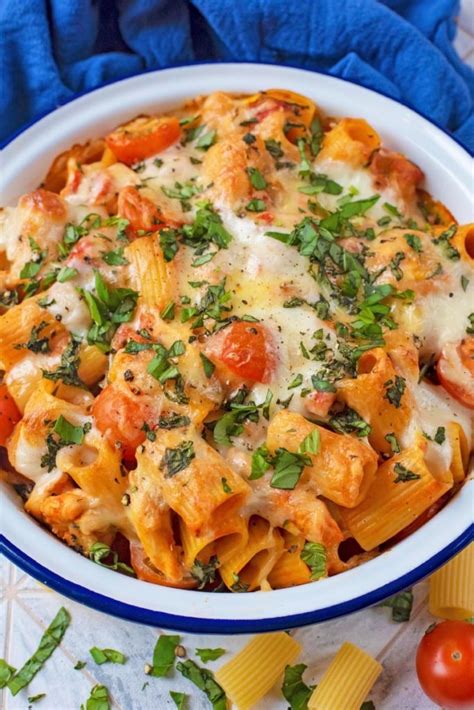 Creamy Tomato And Chicken Pasta Bake Hungry Healthy Happy