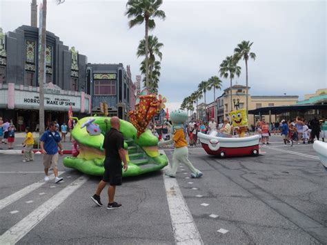 Spongebob Parade Passing Universal Orlando's Horror Makeup Show | Universal parks, Universal ...