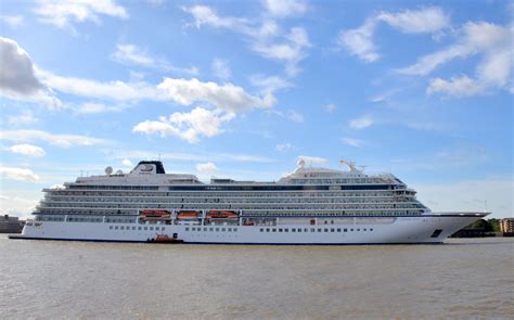 VIKING SUN passing Tilbury | Cruise ships | Tilbury and Chadwell Memories