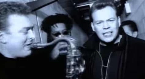 UB40 - (I Can't Help) Falling In Love With You